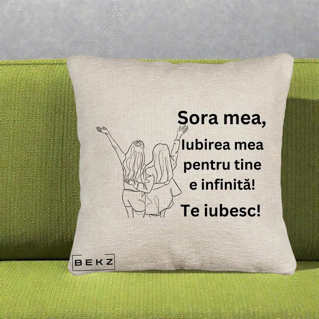 Cadou pentru Sora - Perna Personalizata Sora Mea Te Iubesc Line Art Doua Fete cu Brate Ridicate, 40x40 cm, Bej Canapea, Husa Detasabila, Perna Inclusa, BEKZ®