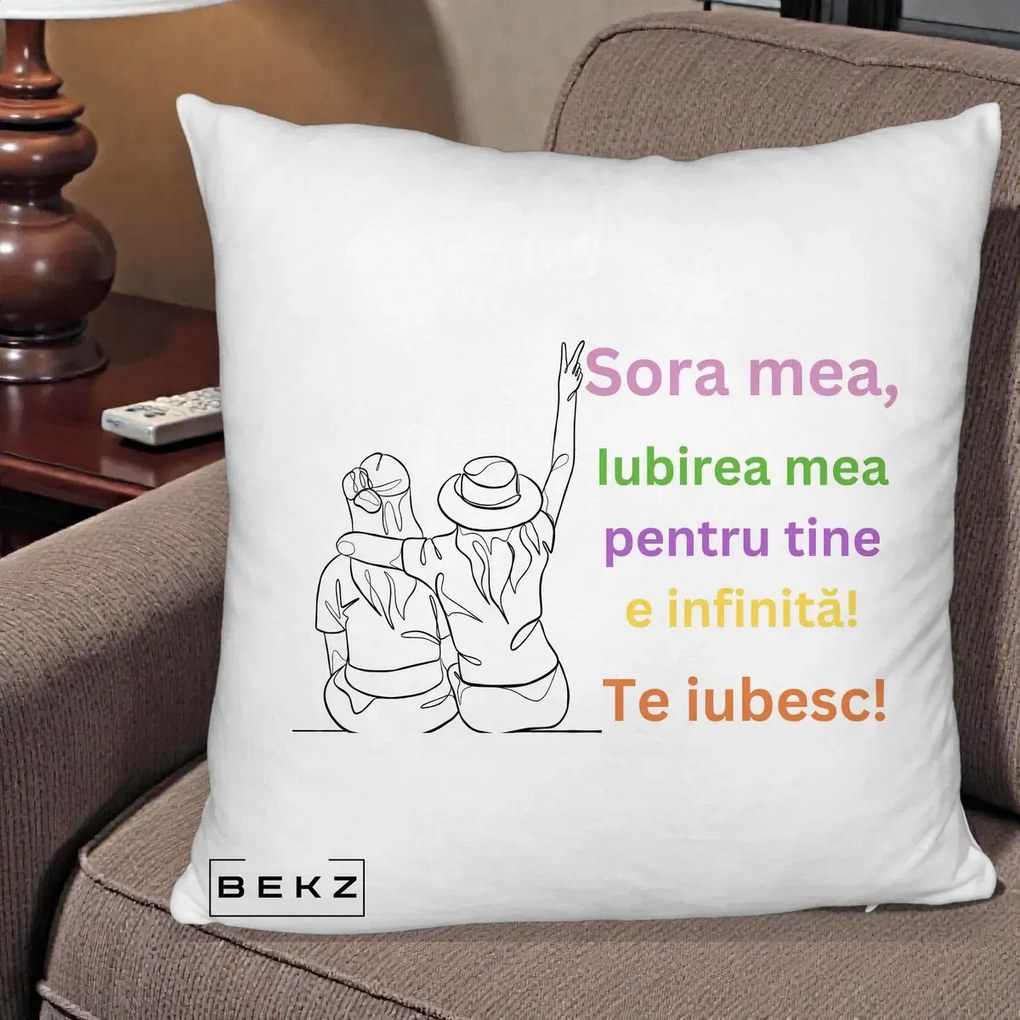 Cadou pentru Sora - Perna Personalizata Sora Mea Te Iubesc Doua Fete cu Palarie si Umbrela, 40x40 cm, Alb Pufos, Husa Detasabila, Perna Inclusa, BEKZ®