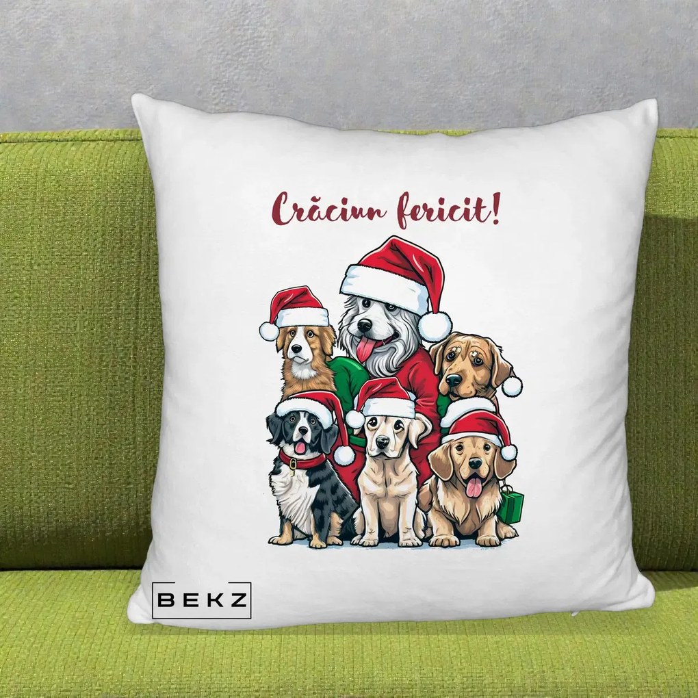 Perna Decorativa Caini cu Bonete Craciun Fericit, 40x40 cm, Alb Pufos, Husa Detasabila, Perna Inclusa, BEKZ®