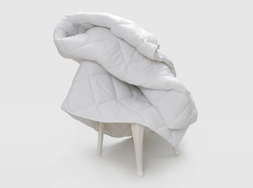 Pilota matlasata Alcam, 140x200 cm, microfibra alba, umplutura fibra siliconica, 400g/mp, nivel de caldura mare