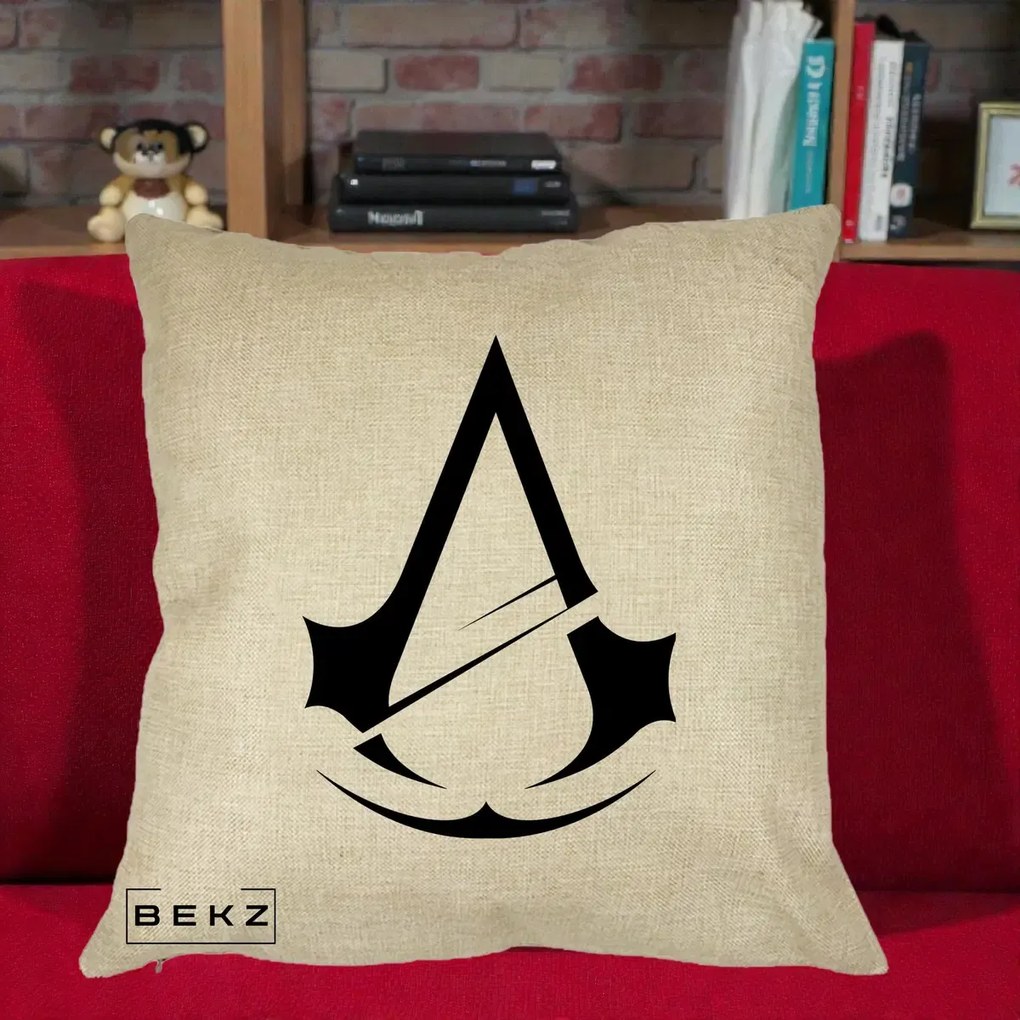 Perna Personalizata Assassin's Creed Minimalist, 40x40 cm, Crem, Husa Detasabila, Perna Inclusa, BEKZ®
