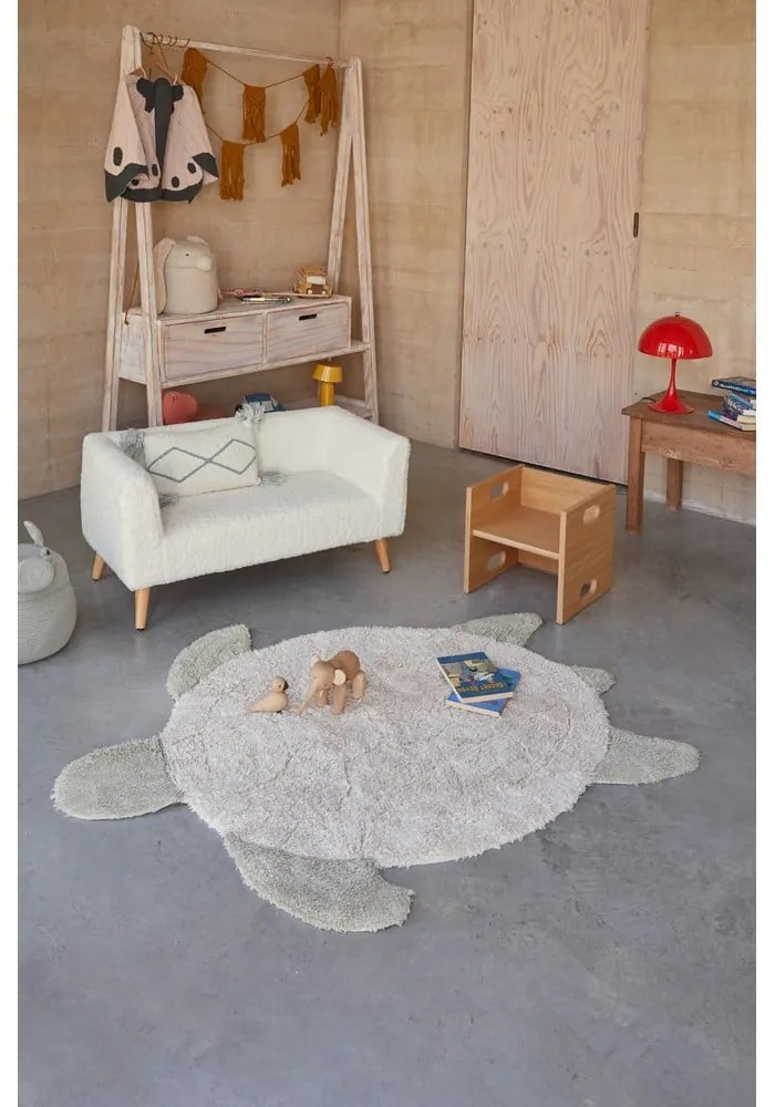 Covor pentru copii bej lavabil/țesut manual din bumbac 110x130 cm Sea Turtle – Lorena Canals