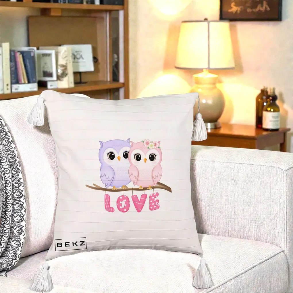 Perna Decorativa Love Bufnite Indragostite pe Crenguta Roz si Mov, 40x40 cm, Bej cu Franjuri, Husa Detasabila, Perna Inclusa, BEKZ®