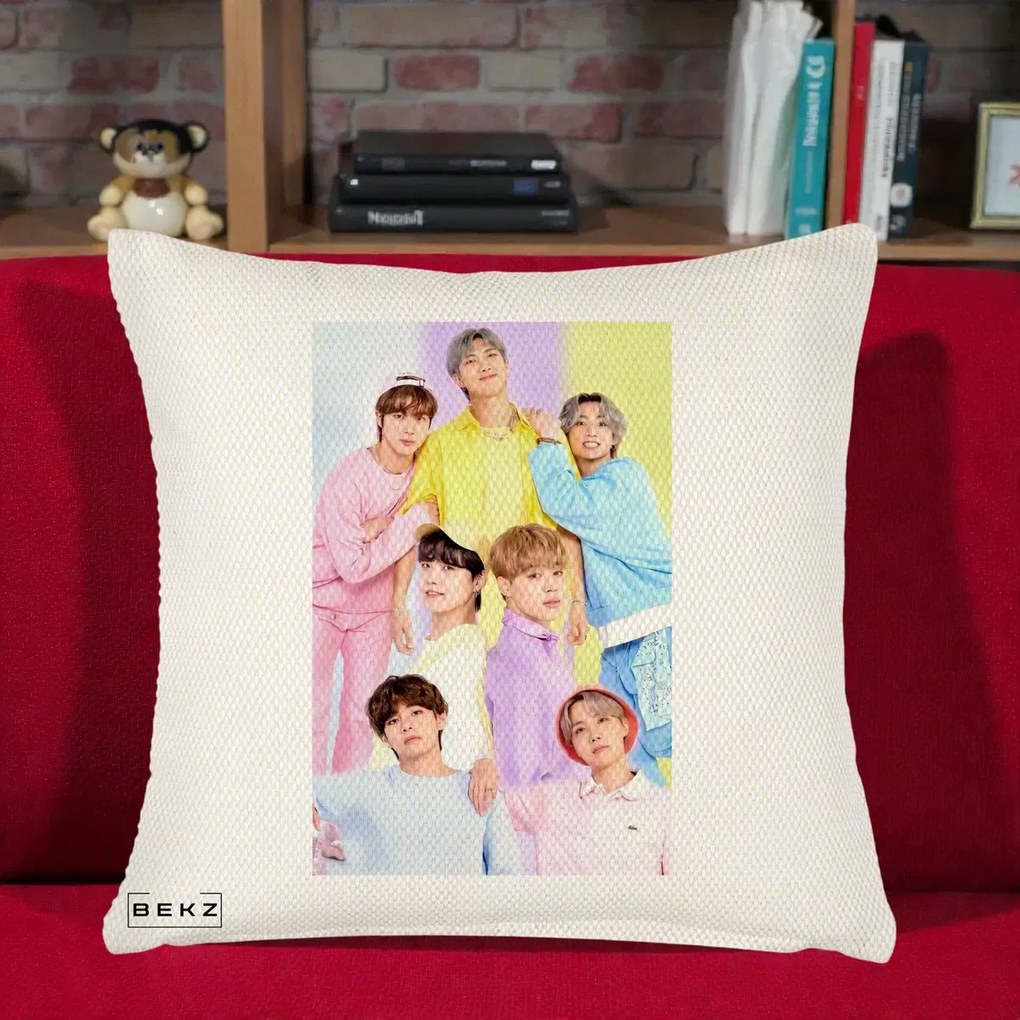Perna Personalizata K-pop BTS Foto Grup Pastel Colorat cu 7 Membrii, 40x40 cm, Crem Reliefat, Husa Detasabila, Perna Inclusa, BEKZ®