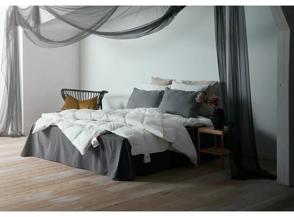 Pilotă cu umplutură de pene pentru vară 140x220 cm Capella Cool – Universe of Sleeping