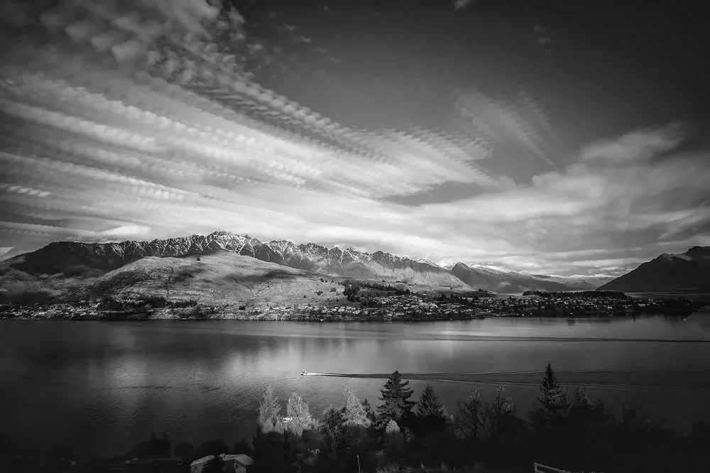 Fototapet seara devreme lacul în alb-negru
