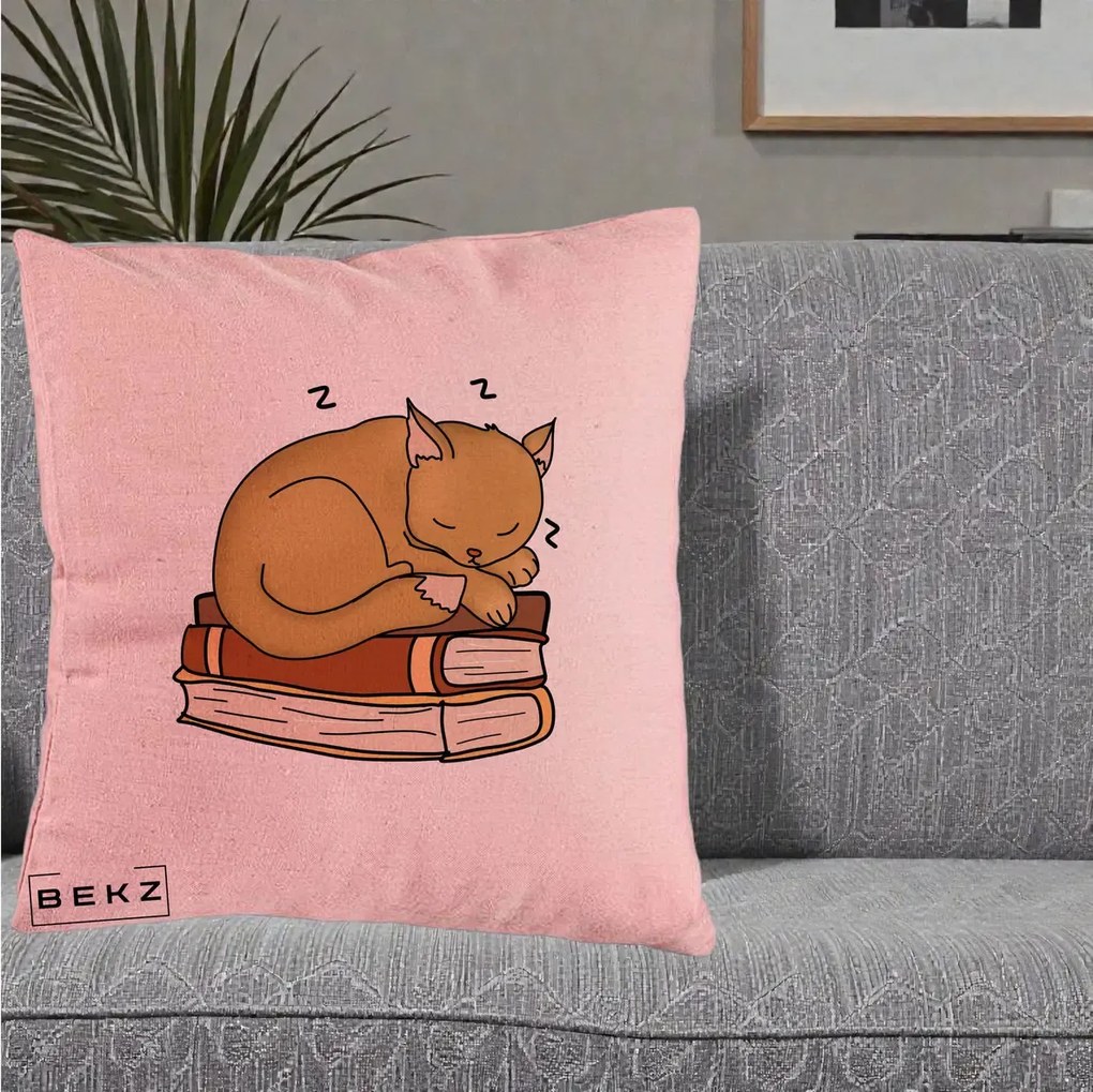 Perna Decorativa Pisica Adormita pe Carti, 40x40 cm, Roz, Husa Detasabila, Perna Inclusa, BEKZ®
