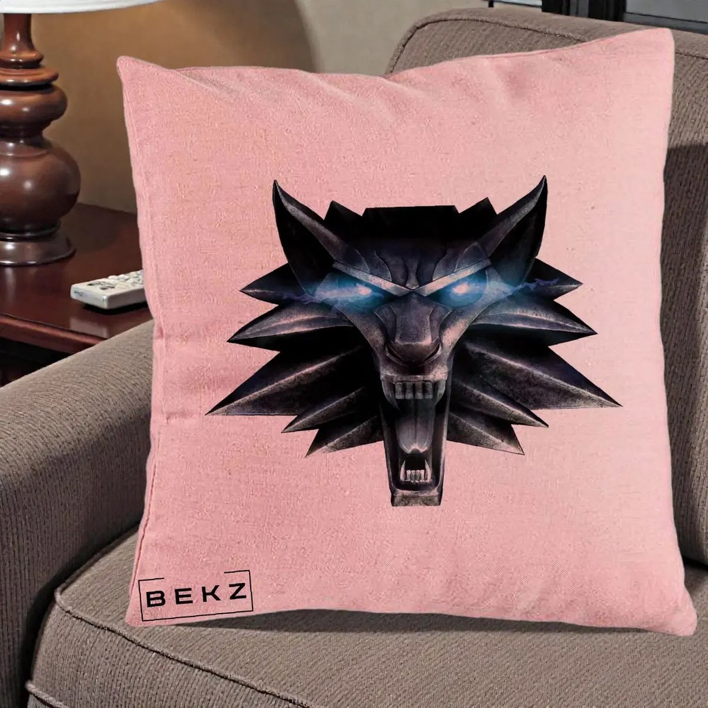 Perna Decorativa The Witcher Wolf Head, 40x40 cm, Roz, Husa Detasabila, Perna Inclusa, BEKZ®