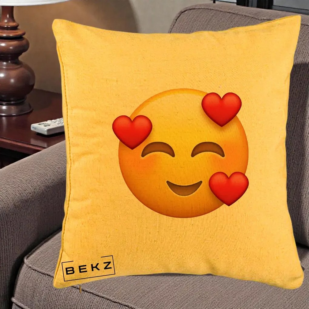 Perna Decorativa Emoji cu 3 Inimi, 40x40 cm, Galben, Husa Detasabila, Perna Inclusa, BEKZ®