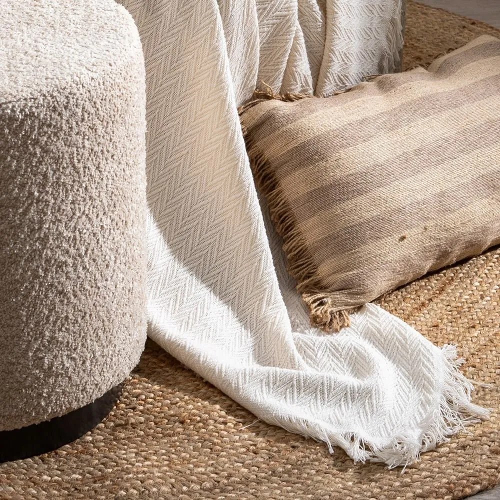 Cuvertură crem din bumbac reciclat 180x260 cm Spike – Ixia