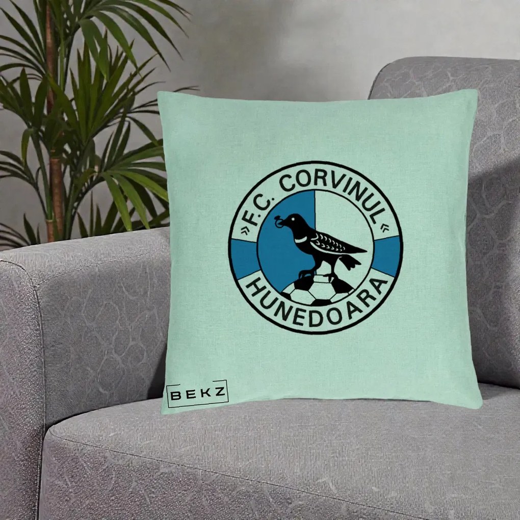 Perna Personalizata FC Corvinul Hunedoara Fotbal, 40x40 cm, Verde Menta, Husa Detasabila, Perna Inclusa, BEKZ®