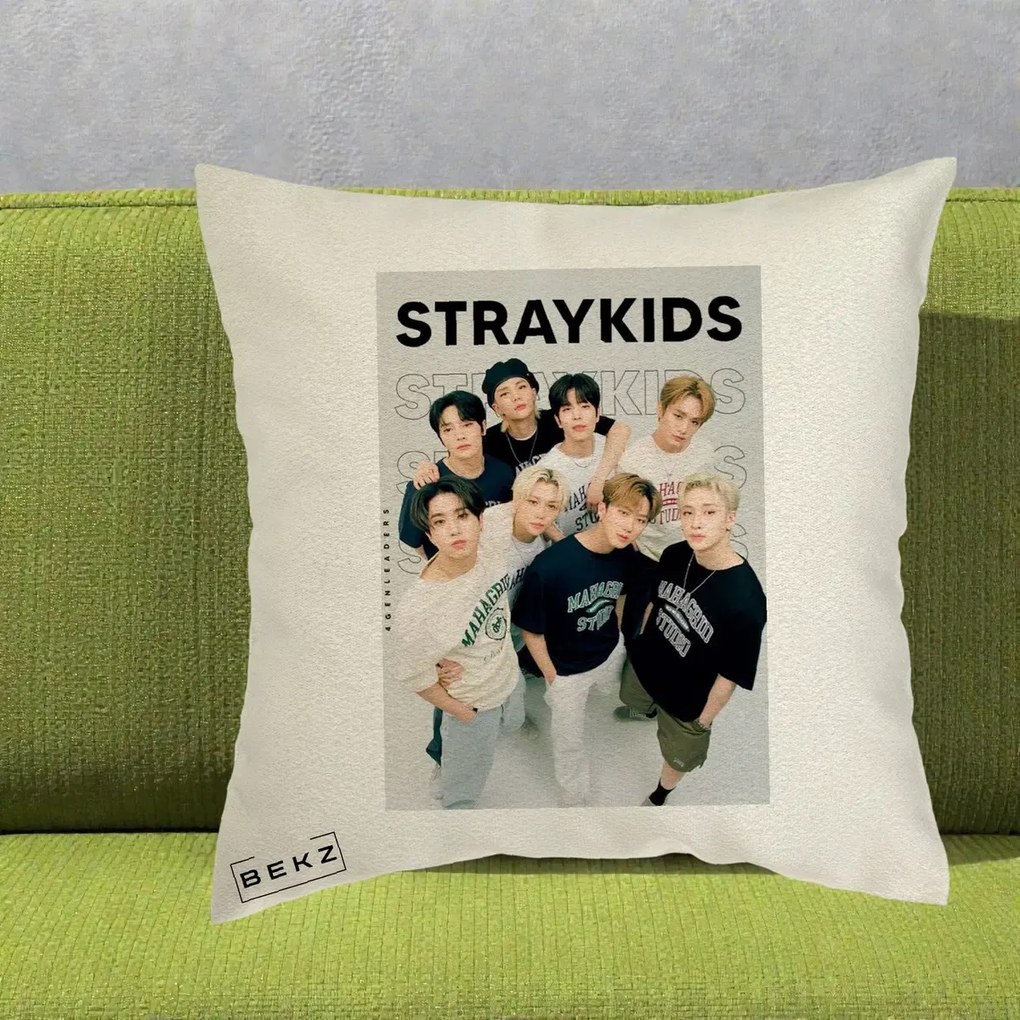 Perna Personalizata K-pop Stray Kids STRAYKIDS Alb-Negru cu Foto Grup, 40x40 cm, Ecru, Husa Detasabila, Perna Inclusa, BEKZ®