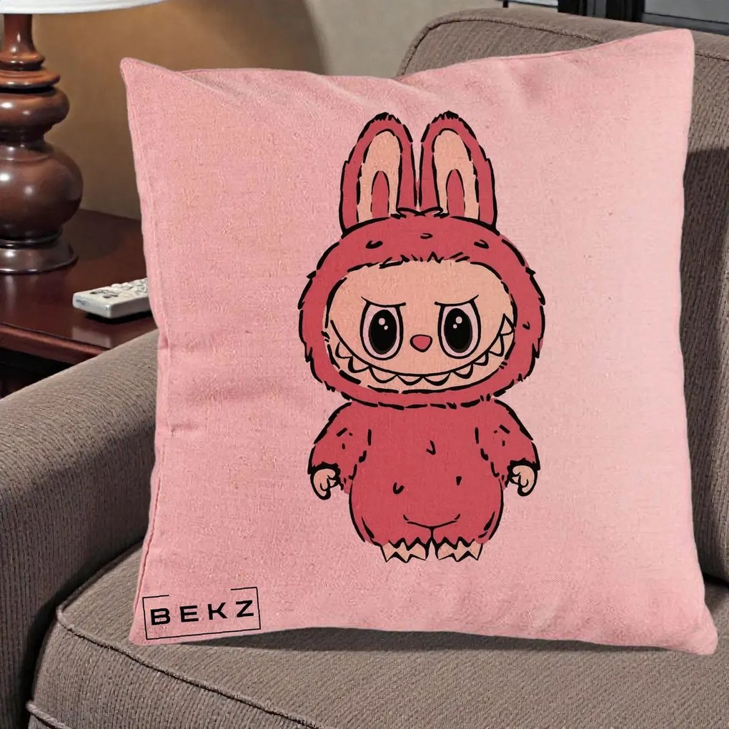 Perna Personalizata Labubu Roz Solo, 40x40 cm, Roz, Husa Detasabila, Perna Inclusa, BEKZ®