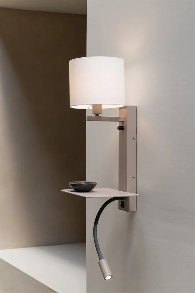 Aplica cu raft si reader LED, port USB si abajur textil alb Florence