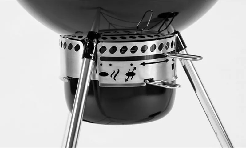Gratar pe carbuni Weber Master Touch WB 14701004, 57 cm, Otel inoxidabil, Reglare flux de aer, 2 roti gumate, Termometru incorporat, Negru