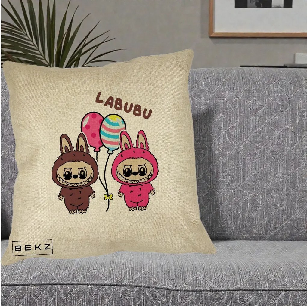 Perna Personalizata Labubu Cuplu cu Baloane, 40x40 cm, Crem, Husa Detasabila, Perna Inclusa, BEKZ®