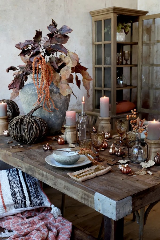 Vitrina din lemn masiv si furnir, natur, cu 2 usi si rafturi, aspect rustic, Marseille