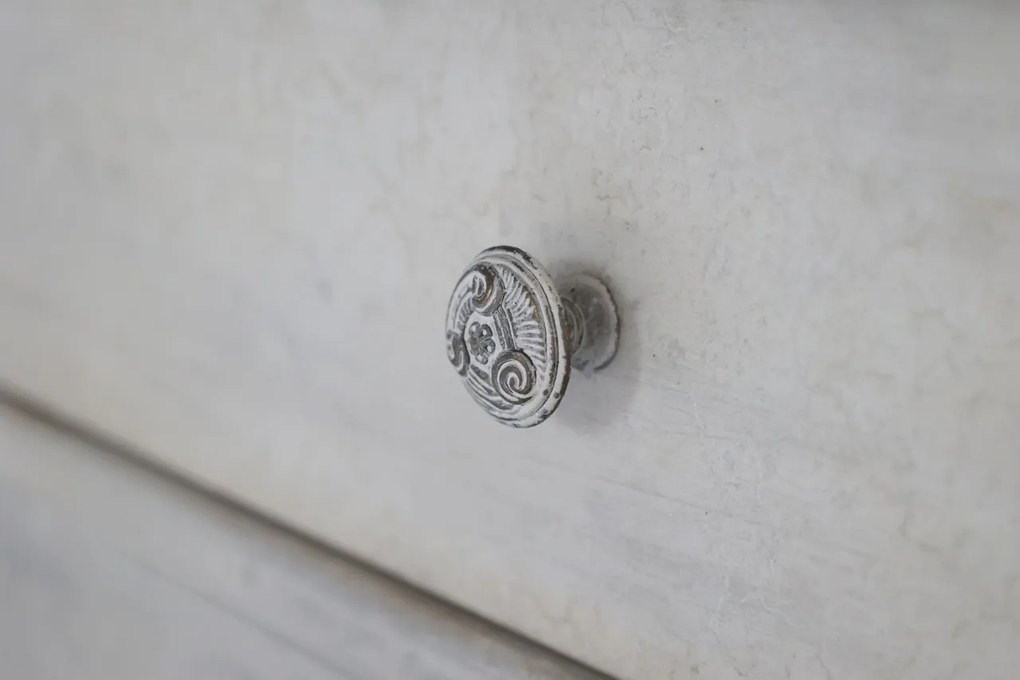 Dulap din lemn de pin si MDF, cu aspect vintage