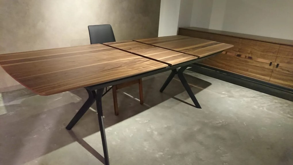 Set mobilier milano cu masa extensibila, comoda tv, semineu, consola si masuta de cafea