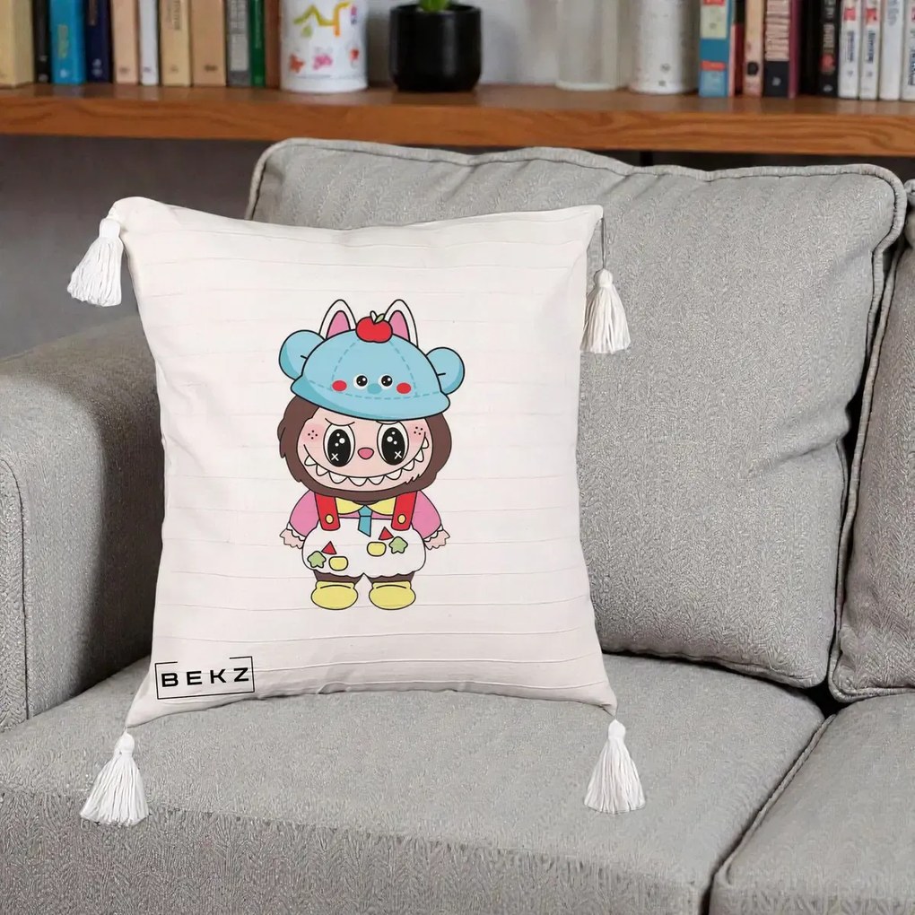 Perna Personalizata Labubu x Urs Albastru Colorat, 40x40 cm, Bej cu Franjuri, Husa Detasabila, Perna Inclusa, BEKZ®