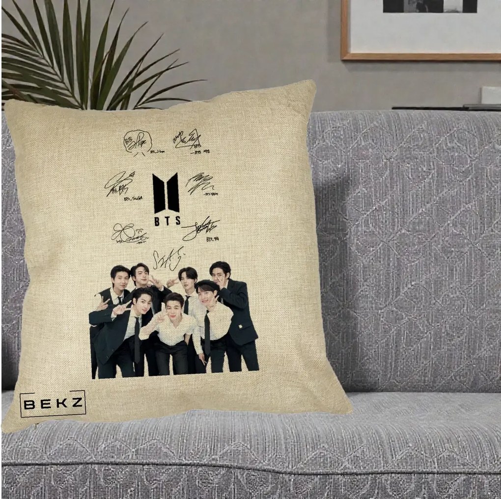 Perna Personalizata K-pop BTS Autografe Toti Membrii cu Fotografie, 40x40 cm, Crem, Husa Detasabila, Perna Inclusa, BEKZ®