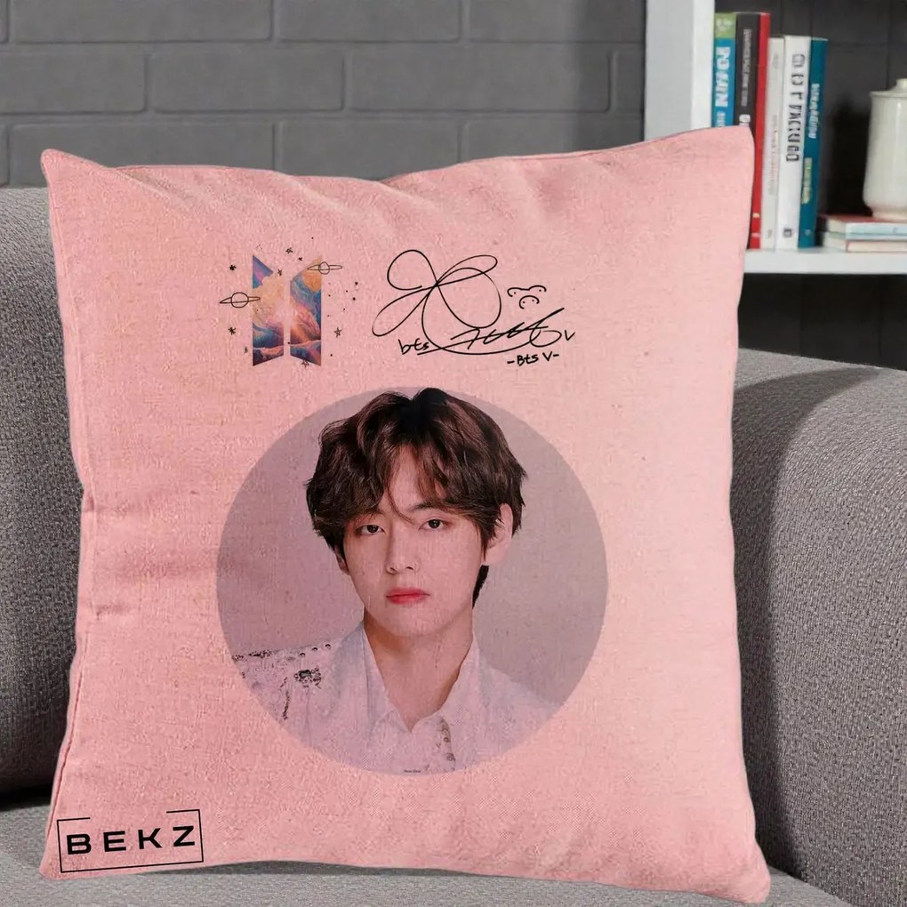 Perna Personalizata K-pop BTS V Taehyung Portret Cerc Autograf, 40x40 cm, Roz, Husa Detasabila, Perna Inclusa, BEKZ®