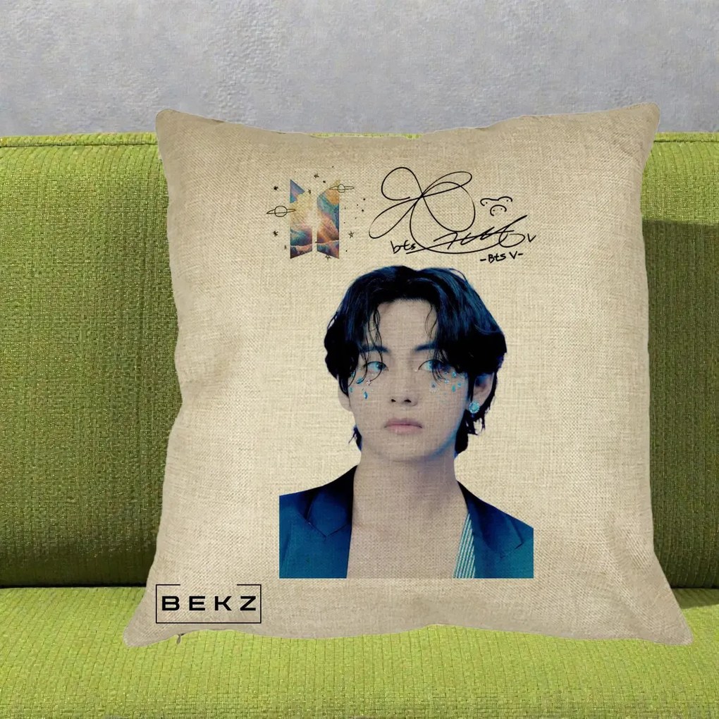 Perna Personalizata K-pop BTS V Taehyung Portret cu Autograf, 40x40 cm, Crem, Husa Detasabila, Perna Inclusa, BEKZ®