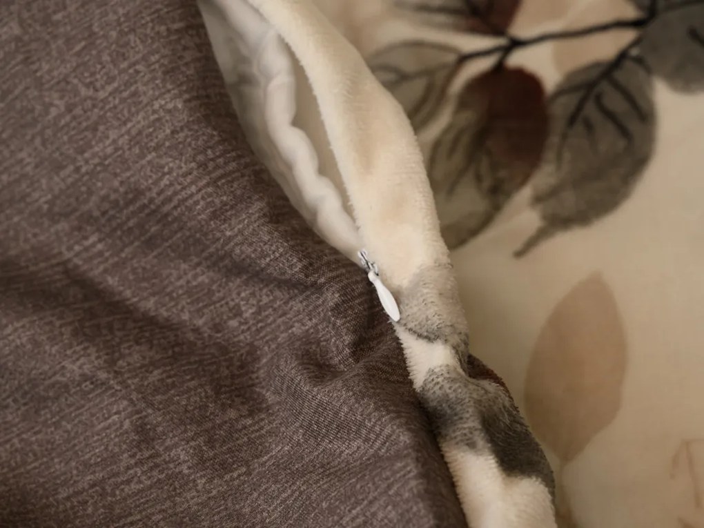 Lenjerie de pat reversibila DUO SENSE CARMELIA cu modele + husa pentru perna 40x50 cm GRATUIT Dimensiune lenjerie de pat: 70 x 90 cm | 140 x 200 cm