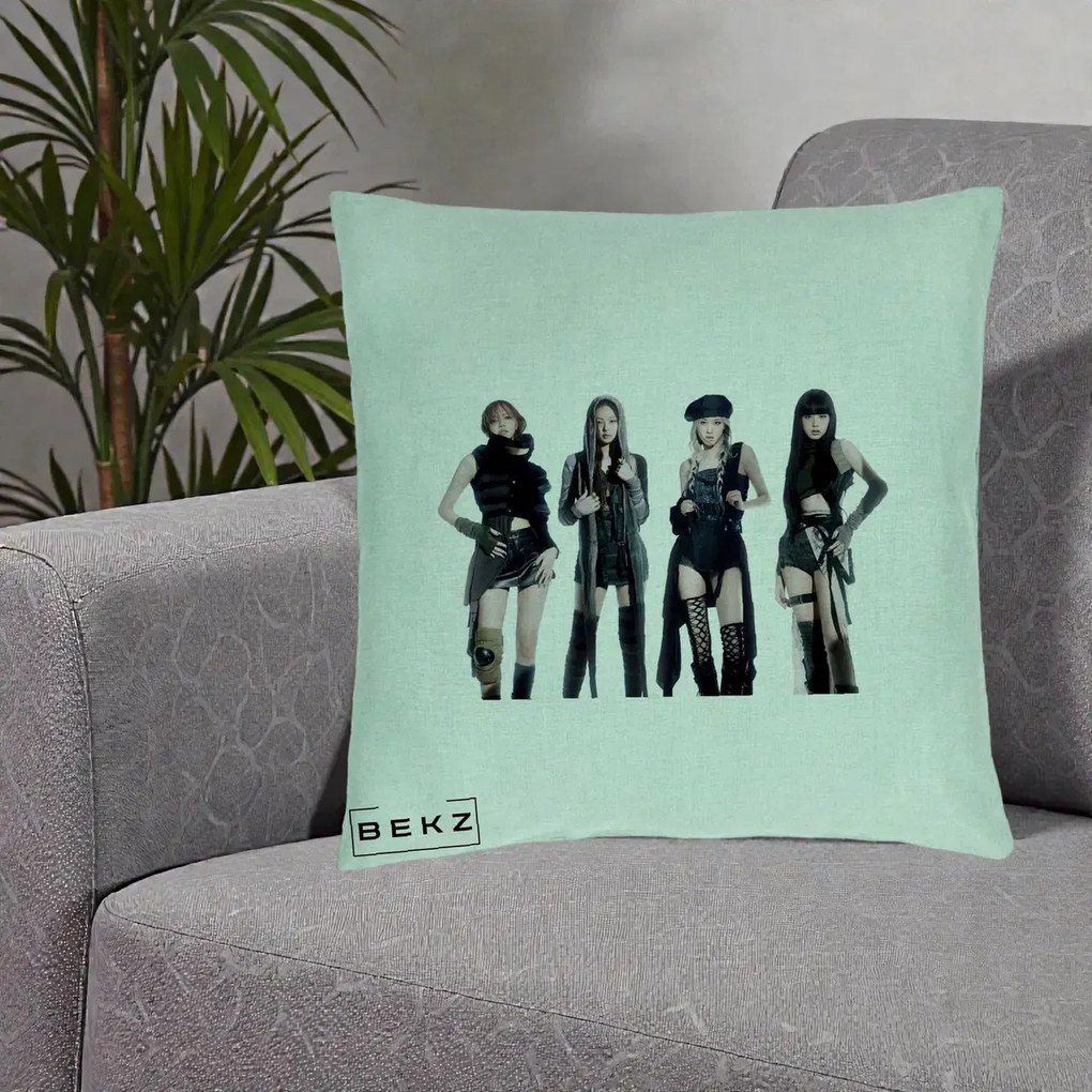 Perna Personalizata K-pop BLACKPINK Tinute Negre Elegante Grup, 40x40 cm, Verde Menta, Husa Detasabila, Perna Inclusa, BEKZ®