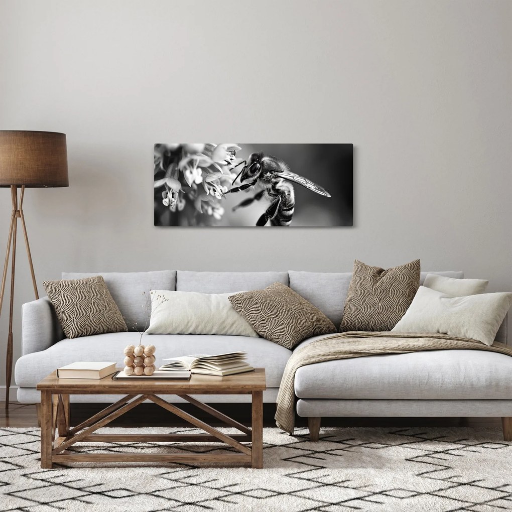 Tablou - Detaliu de albină (120x50 cm)