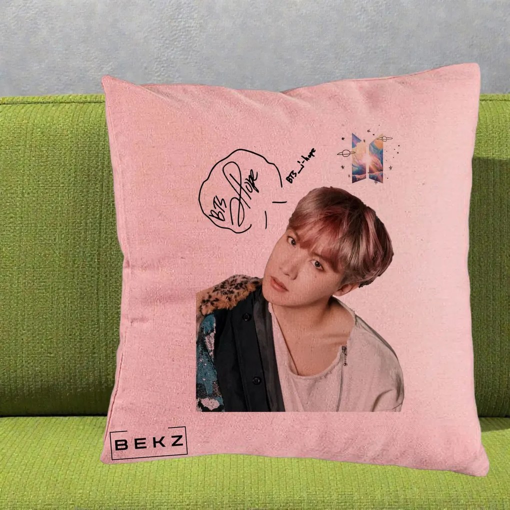 Perna Personalizata K-pop BTS J-Hope Par Roz Autograf, 40x40 cm, Roz, Husa Detasabila, Perna Inclusa, BEKZ®