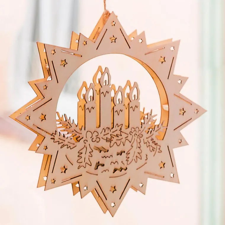 Stea luminoasă din lemn