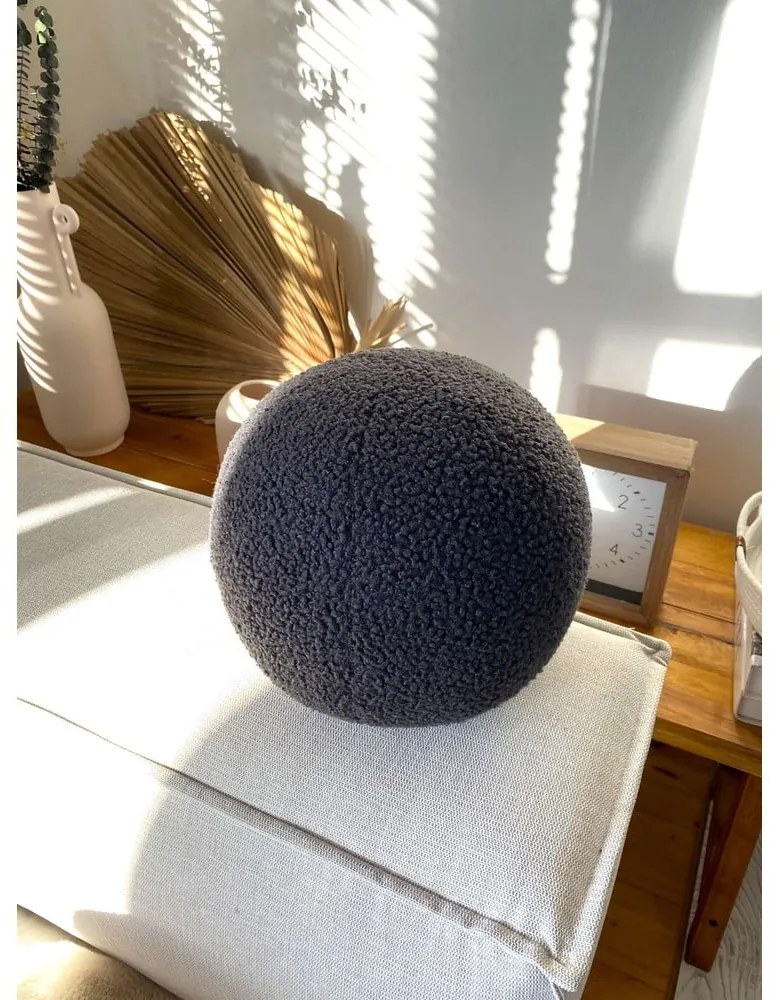 Pernă decorativă din material bouclé ø 20 cm Top – Mioli Decor