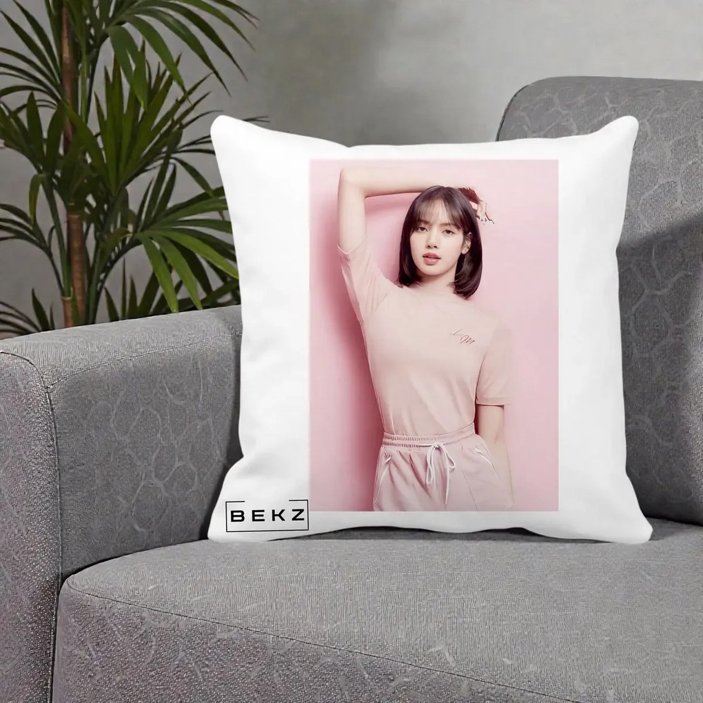 Perna Personalizata K-pop BLACKPINK Lisa Roz, 40x40 cm, Alba Mata, Husa Detasabila, Perna Inclusa, BEKZ®