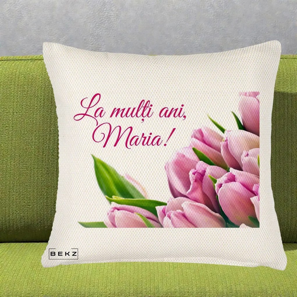 Cadou de Onomastica - Perna Personalizata La Multi Ani Maria Lalele, 40x40 cm, Crem Reliefat, Husa Detasabila, Perna Inclusa, BEKZ®