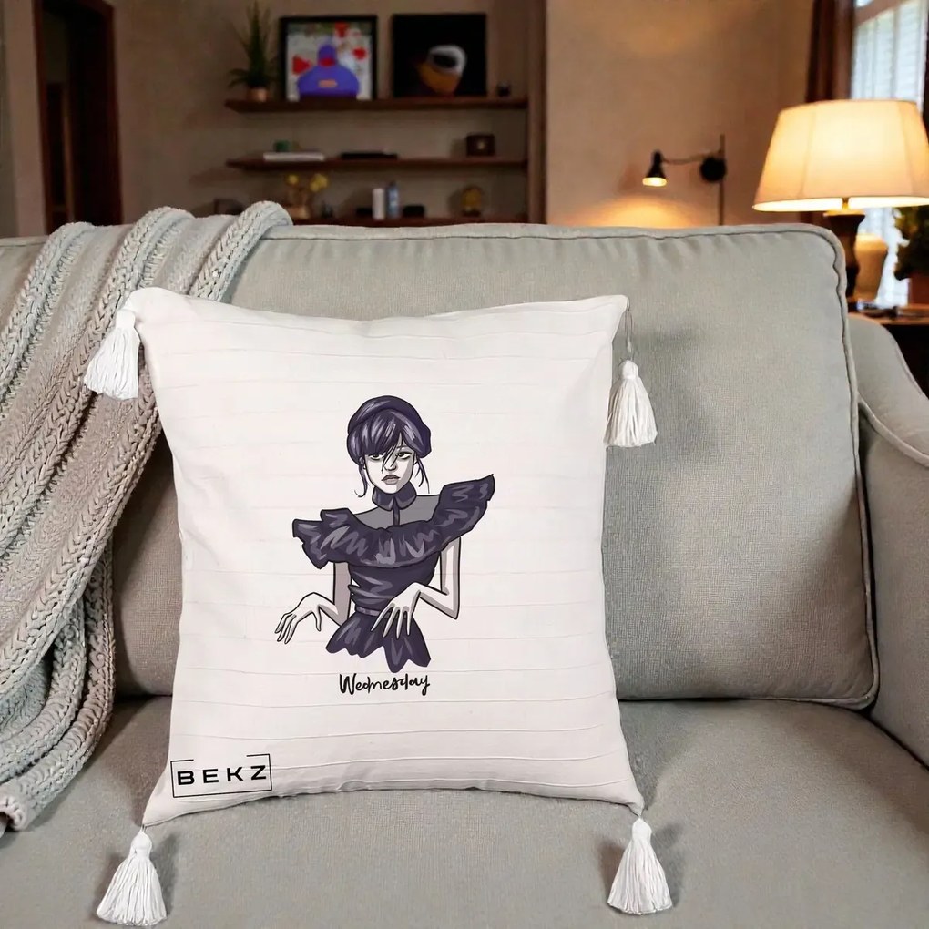 Perna Personalizata Wednesday Addams Dans Gotic, 40x40 cm, Bej cu Franjuri, Husa Detasabila, Perna Inclusa, BEKZ®