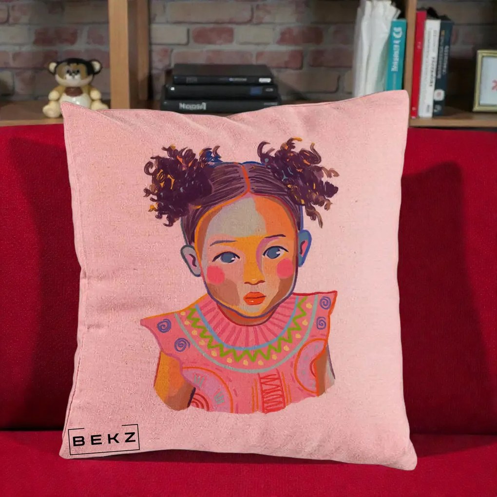 Perna Decorativa Fetita Vesela Portret Colorat, 40x40 cm, Roz, Husa Detasabila, Perna Inclusa, BEKZ®