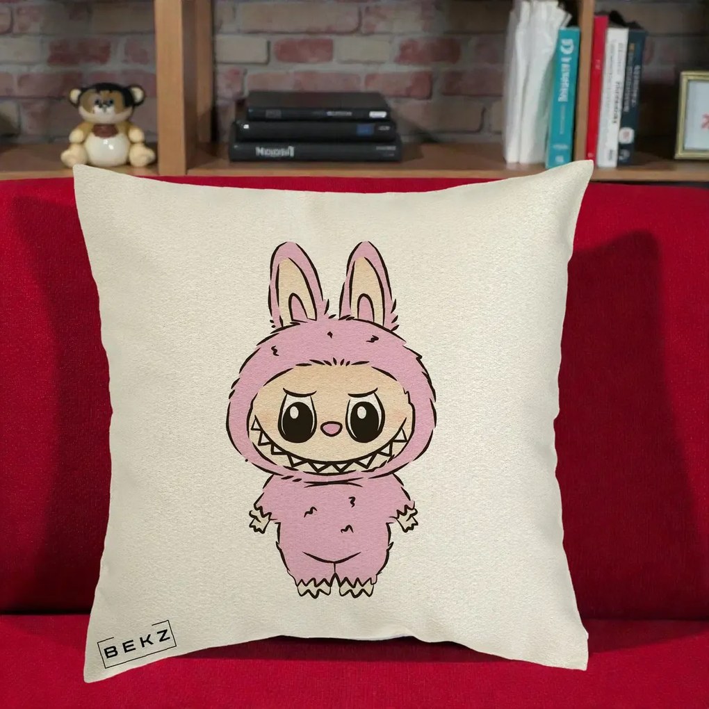 Perna Personalizata Labubu Mov Pastel, 40x40 cm, Ecru, Husa Detasabila, Perna Inclusa, BEKZ®