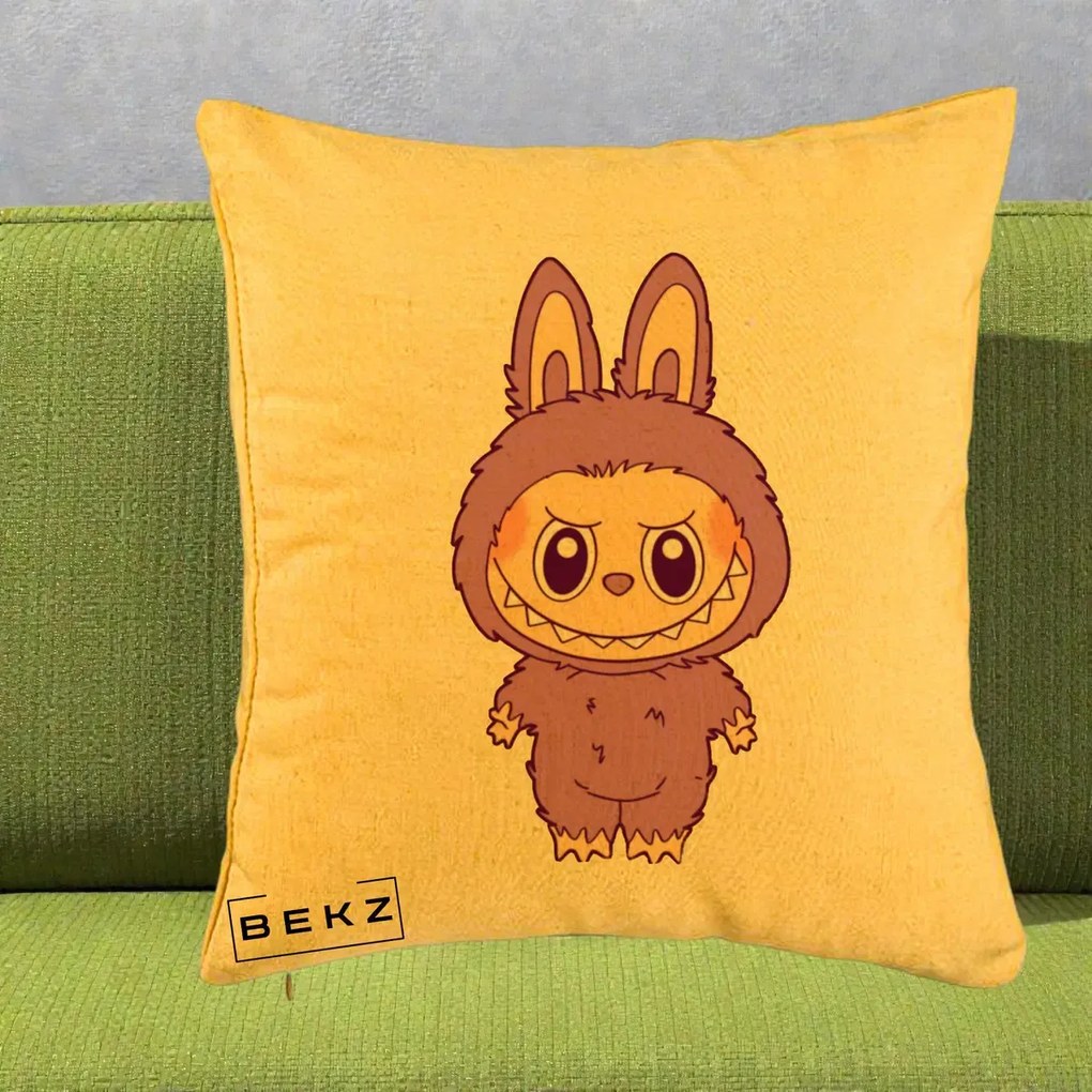 Perna Personalizata Labubu Violet Solo, 40x40 cm, Galben, Husa Detasabila, Perna Inclusa, BEKZ®