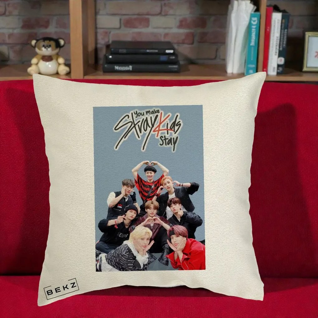 Perna Personalizata K-pop Stray Kids You Make Stray Kids Stay cu Foto Grup, 40x40 cm, Ecru, Husa Detasabila, Perna Inclusa, BEKZ®