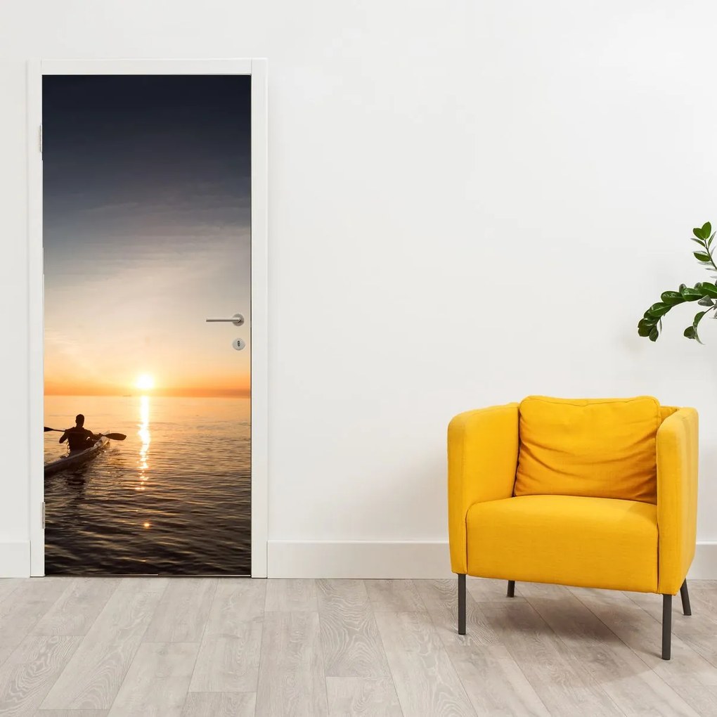Fototapet pentru ușă - caiac pe mare (95x205cm)