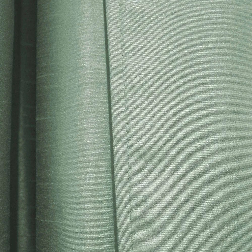 Draperie verde din satin 140x240 cm Shana – douceur d'intérieur