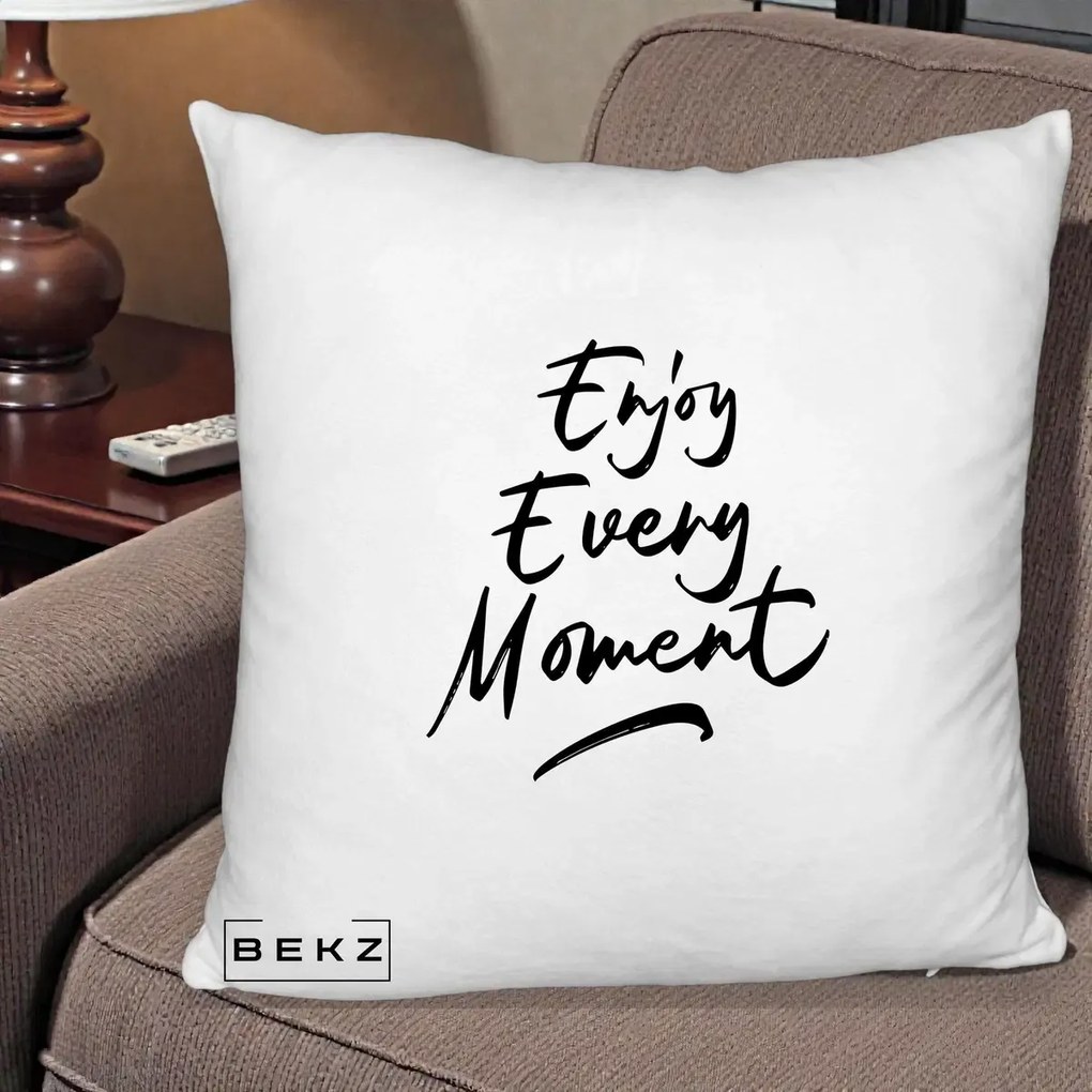 Perna Decorativa Enjoy Every Moment, 40x40 cm, Alb Pufos, Husa Detasabila, Perna Inclusa, BEKZ®