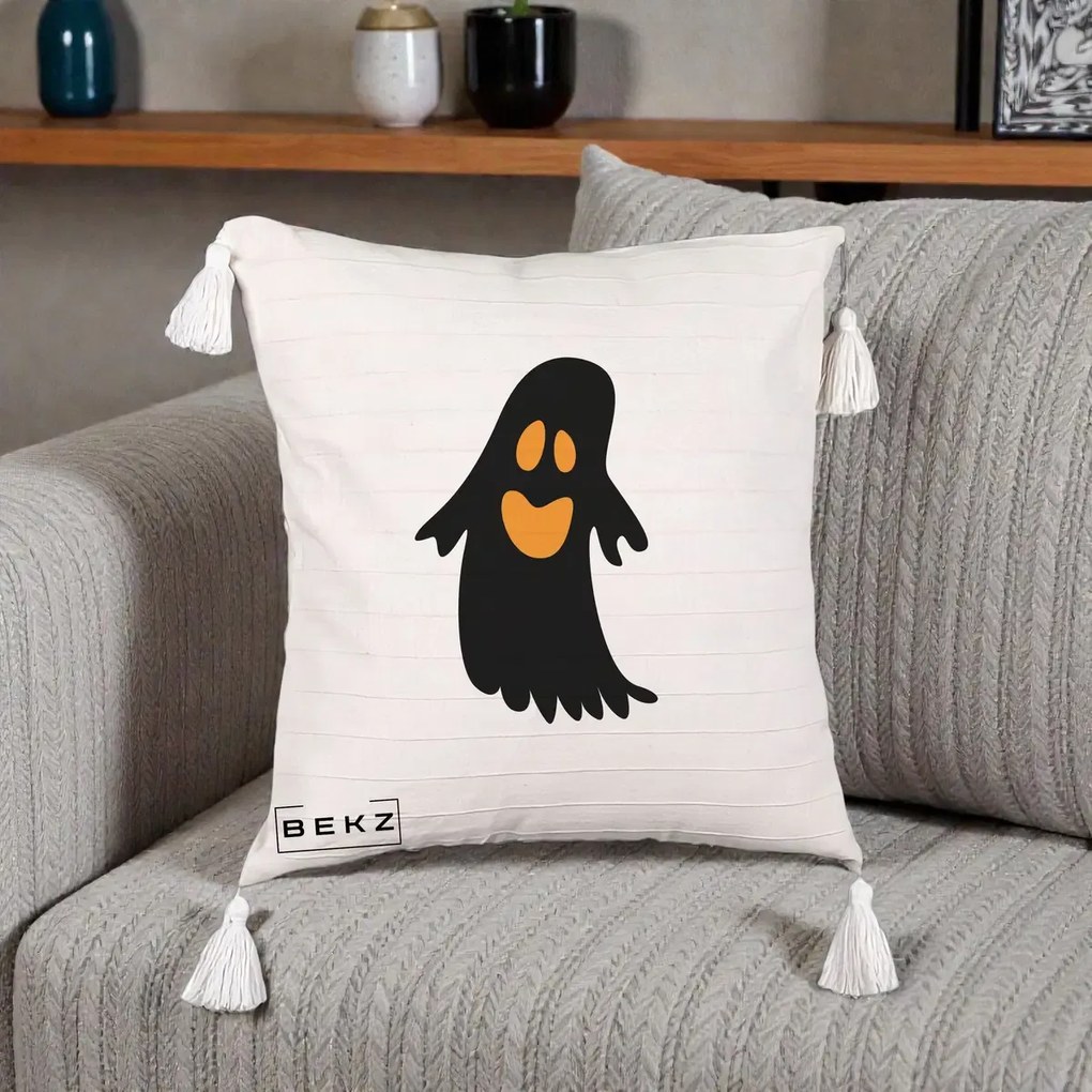 Perna Decorativa Halloween Fantoma Neagra cu Ochi Portocalii, 40x40 cm, Bej cu Franjuri, Husa Detasabila, Perna Inclusa, BEKZ®