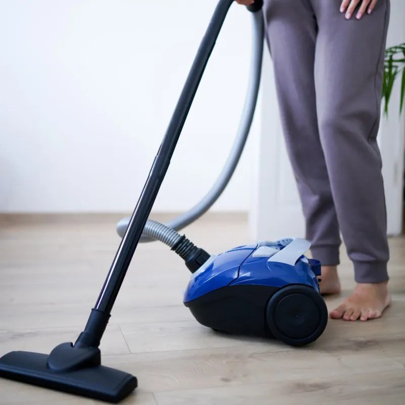 Resigilat: Aspirator cu sac Rosberg R51001J, 700W, 1,5 L, Accesorii, Albastru