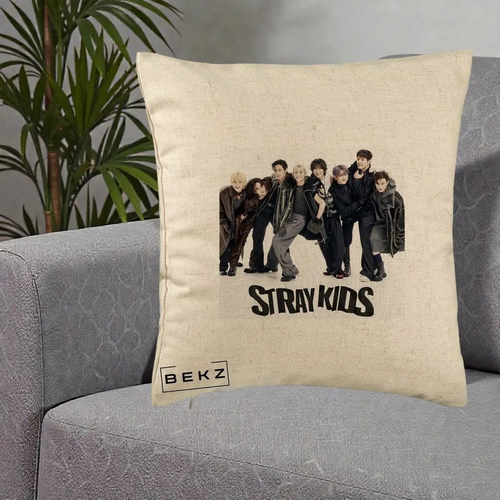 Perna Personalizata K-pop Stray Kids Outfit Negru, 40x40 cm, Bej, Husa Detasabila, Perna Inclusa, BEKZ®