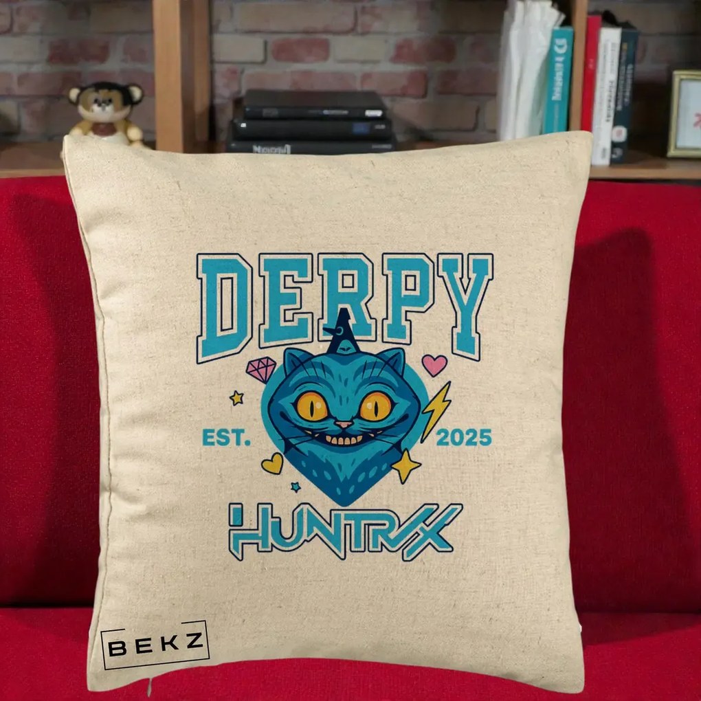 Perna Personalizata K-pop HUNTRX Derpy Pisica Albastra, 40x40 cm, Bej, Husa Detasabila, Perna Inclusa, BEKZ®