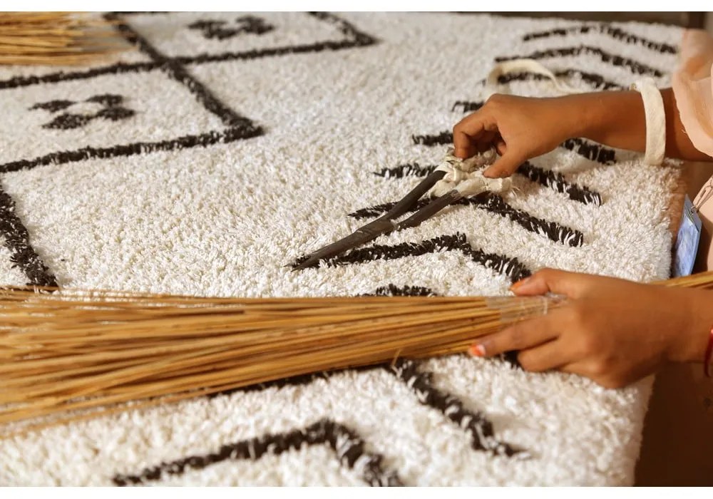 Covor crem lavabil/țesut manual din bumbac 170x240 cm Bereber Rhombs – Lorena Canals