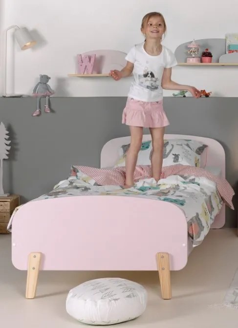 Set KIDDY în roz format dintr-un Pat copii (90x200) și o noptieră.