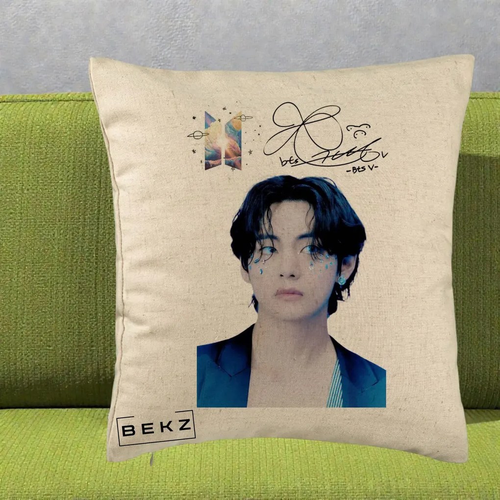 Perna Personalizata K-pop BTS V Taehyung Portret cu Autograf, 40x40 cm, Bej, Husa Detasabila, Perna Inclusa, BEKZ®